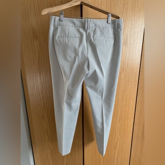 Express- Editor mid-rise Straight Ankle Pant- Whit and Black- Size 6 regular - Picture 2 of 4
